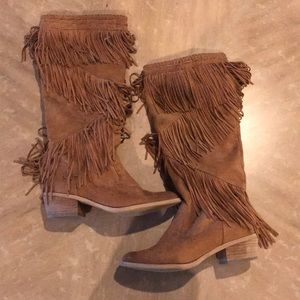 Fringe tan boots